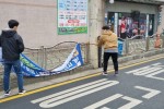 2.7. 불법 현수막을 철거하고 있는 신길7동 주민센터 직원들 (4).jpeg